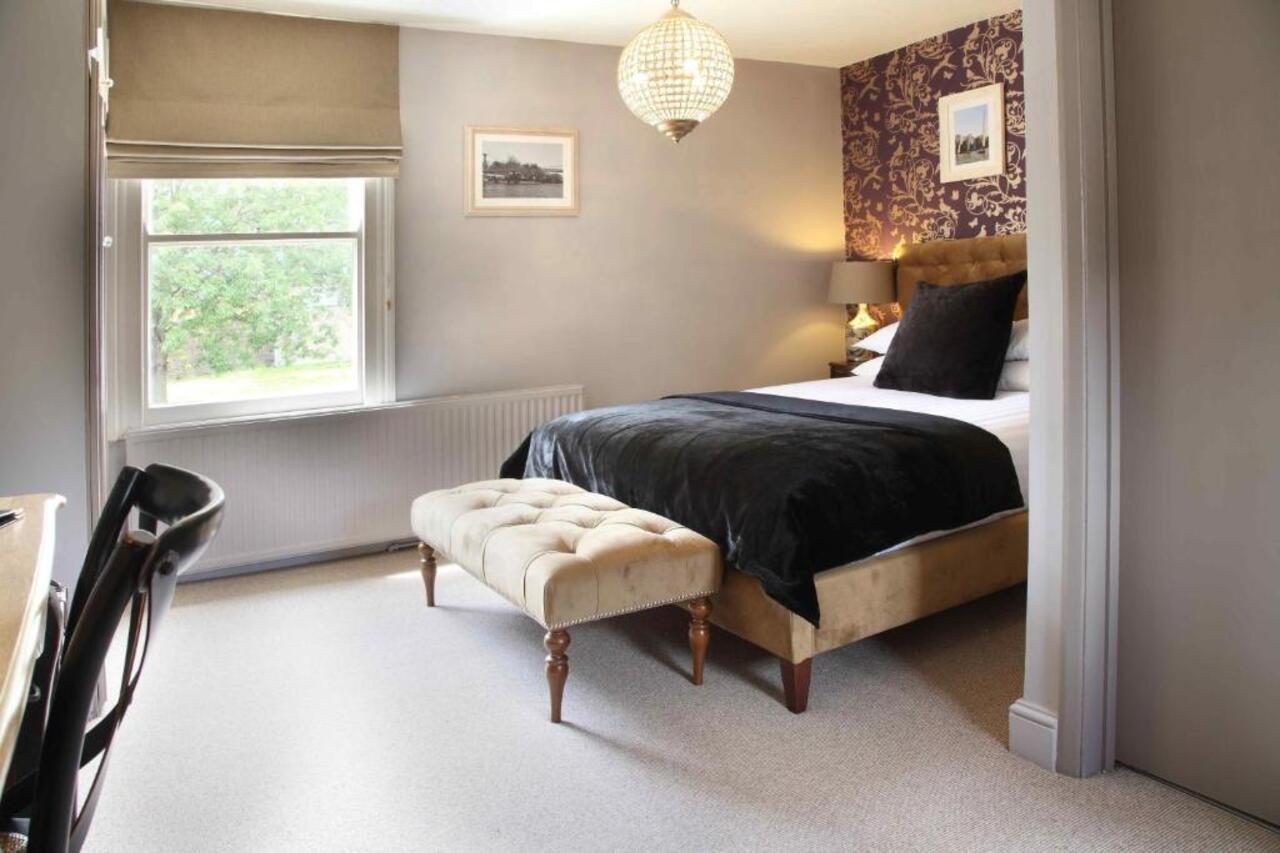 Flower Pot Hotel Sunbury-on-Thames Εξωτερικό φωτογραφία
