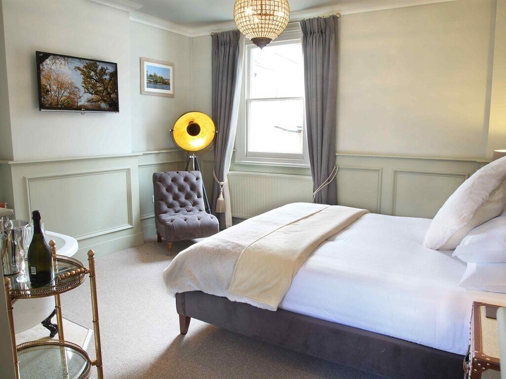 Flower Pot Hotel Sunbury-on-Thames Εξωτερικό φωτογραφία