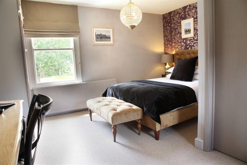Flower Pot Hotel Sunbury-on-Thames Εξωτερικό φωτογραφία