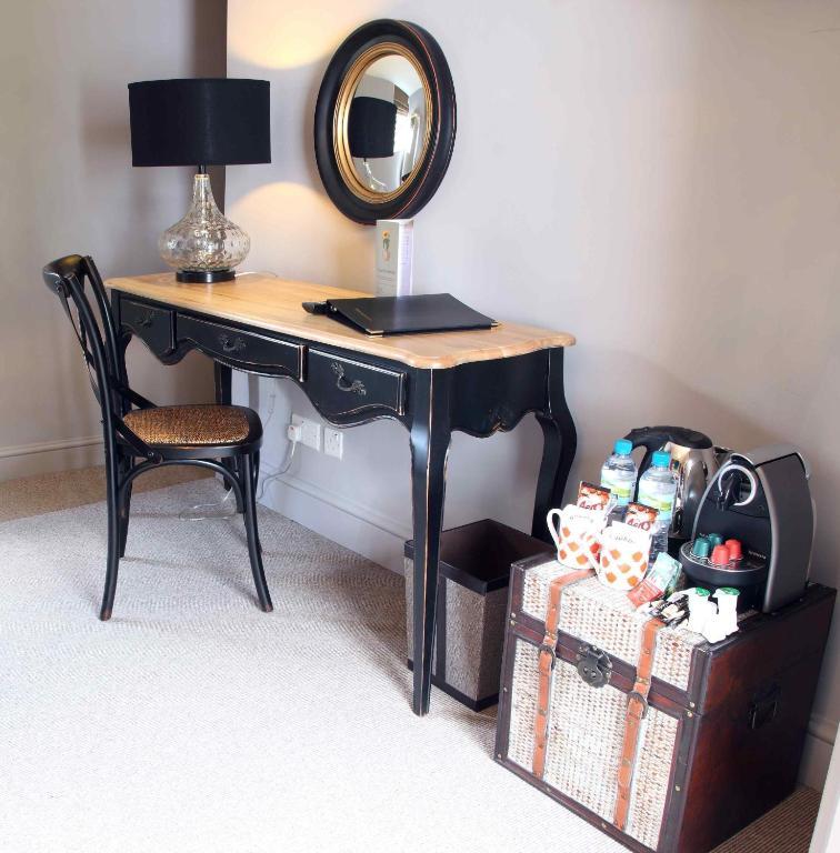 Flower Pot Hotel Sunbury-on-Thames Δωμάτιο φωτογραφία